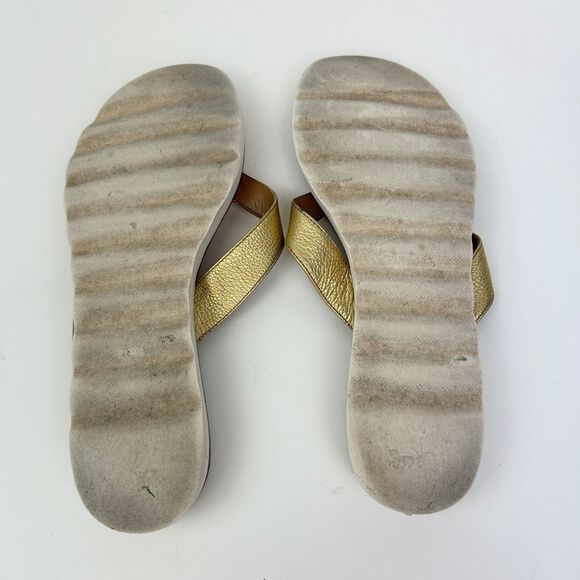 Coach Shelly Metallic Gold Leather Turnlock Flip Flops Thong Sandals Shoes 8.5 - Picture 6 of 10